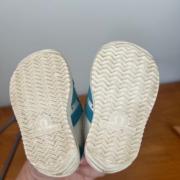 Vintage Disney Mickey Mouse White and Blue Sneakers with Velcro Closure Size 1 - Picture 6 of 7